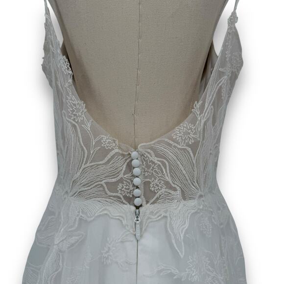 Elegant White Wedding Dress - Picture 6 of 12